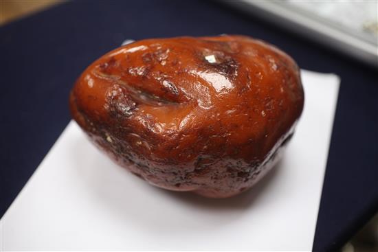 A large piece of raw amber, gross weight 1636 grams, height 11cm.